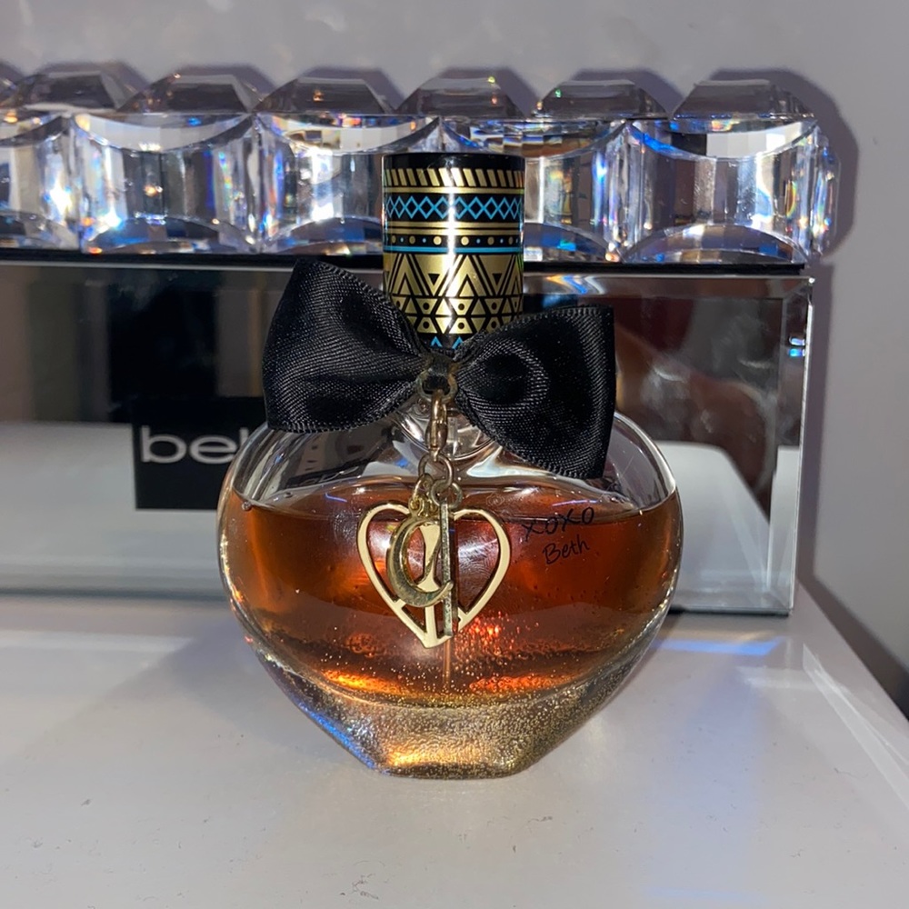 Bethany mota perfume limited edition cute bottle and smells like vanilla